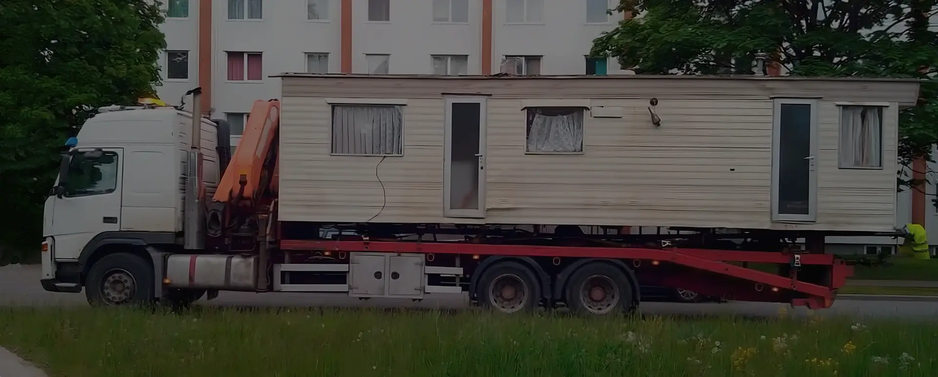 Получить онлайн цены на доставку низким тралом дом вагона в селе Вольно-Надеждинское (Дальневосточный округ - Приморский край - Приморье) на сайте самостоятельно